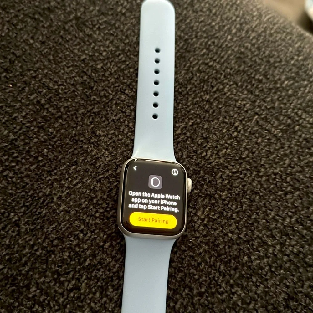 Apple SE 40mm Smart Watch Blue Band and Charger T Mobile